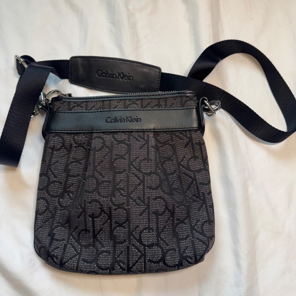 Calvin Klein Women's Small Crossbody Handbag Shoulder Purse